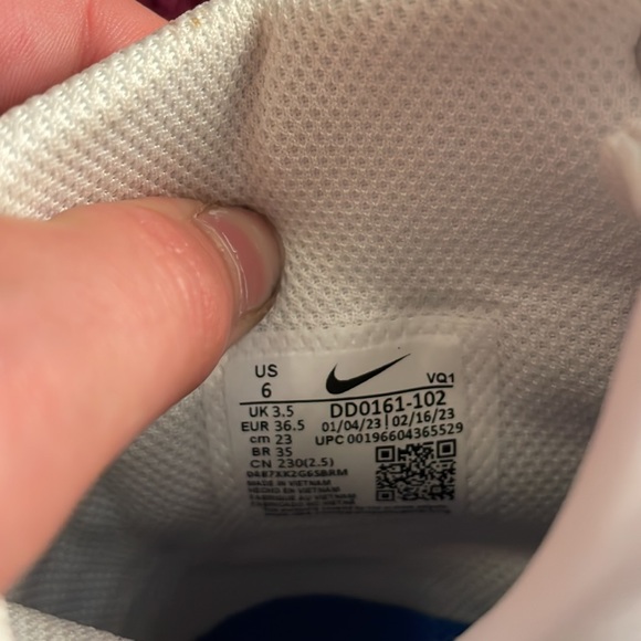 Never worn nike high tops - Picture 4 of 5